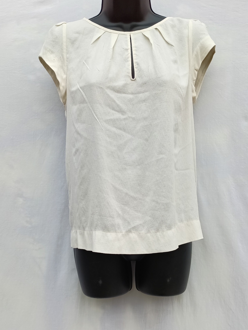 Women's Cream Cap-Sleeve Keyhole Blouse